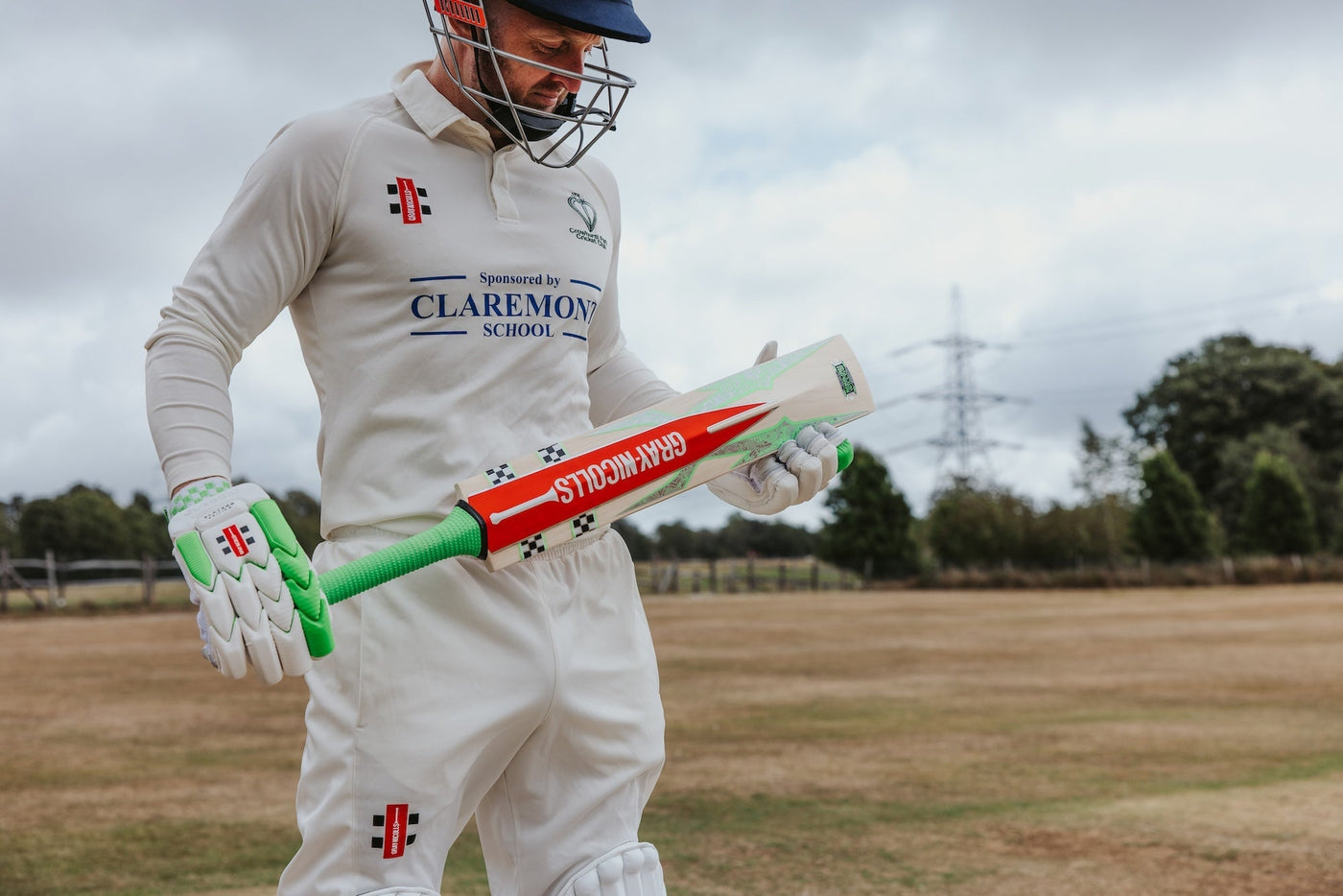 How do I choose the right cricket bat for a junior or new cricketer?