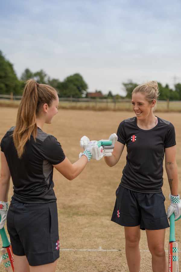 Do Women Use Different Cricket Kit to Men?