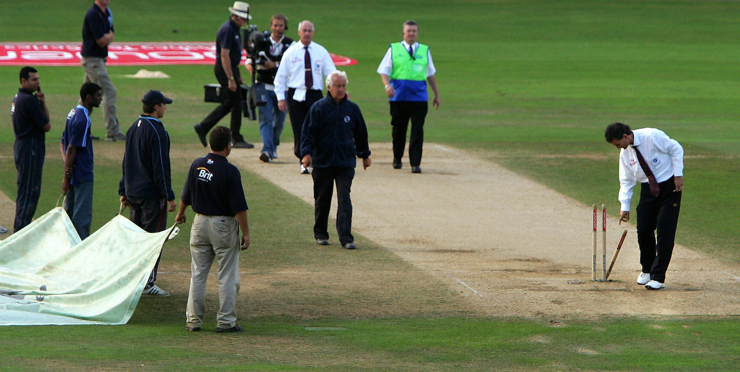 Umpire Signal For Byes