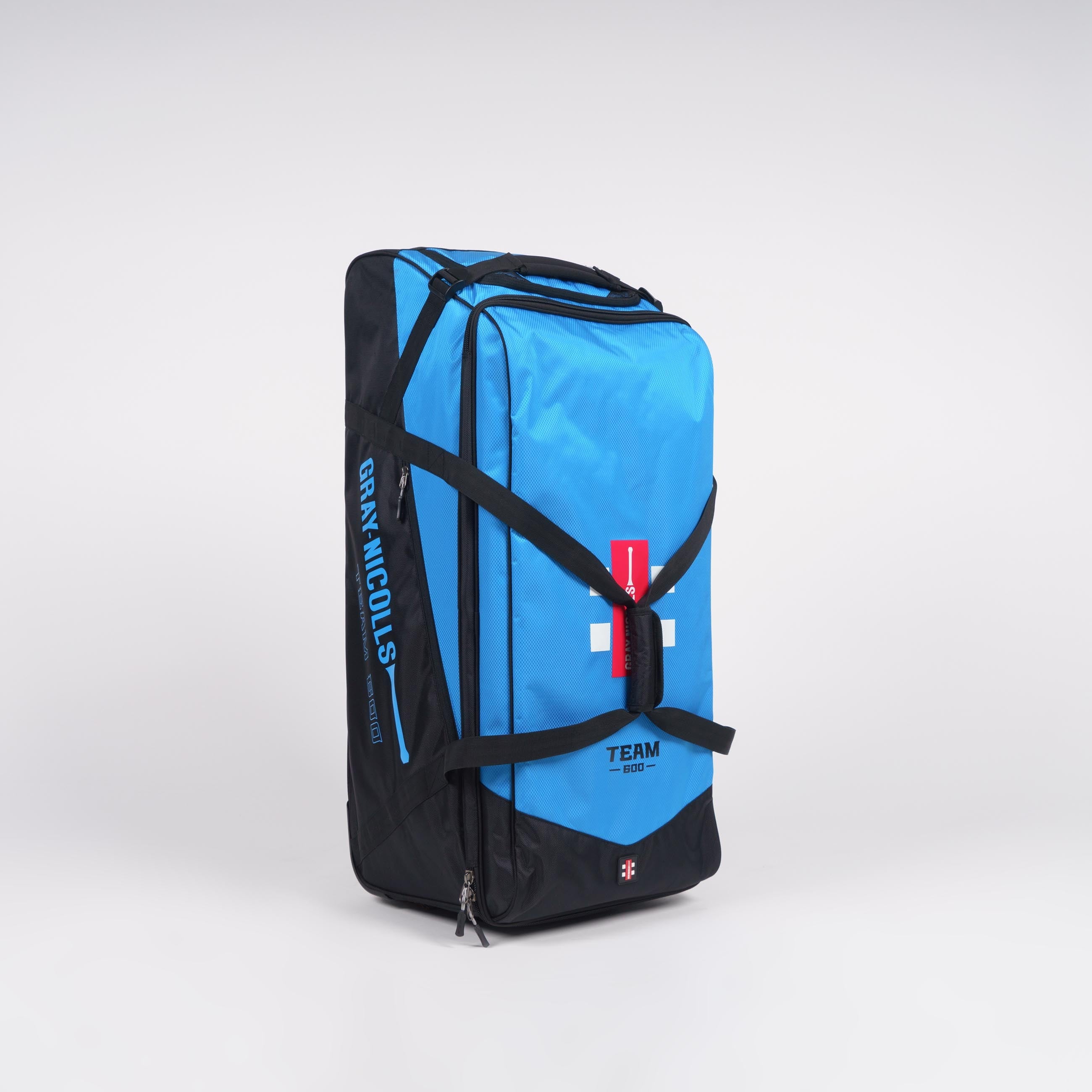 CHAF24Bags_Holdalls Team 600 Wheelie Black Cyan Front